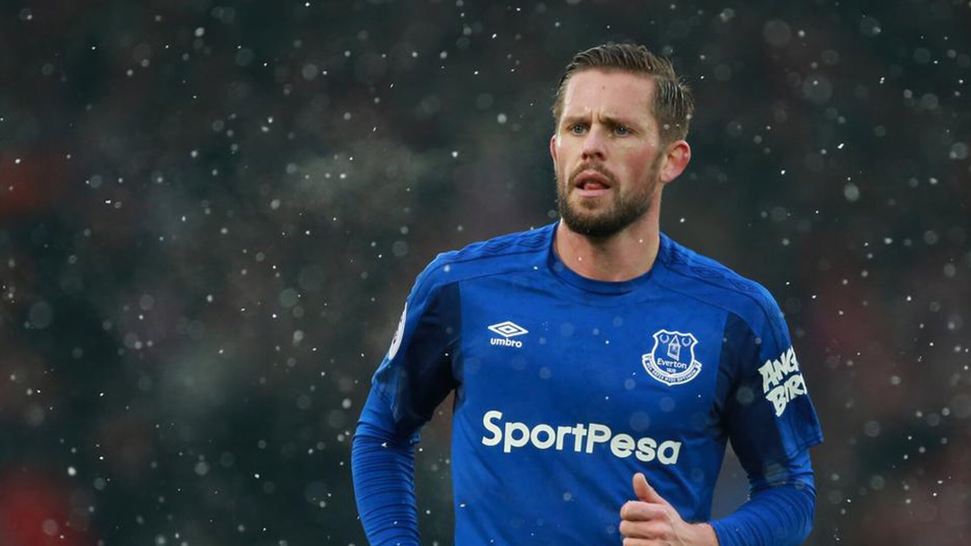 开云APP-老鹰火力压制活塞，戈贝尔惊艳四座，当防守艺术成为进攻的终极答案