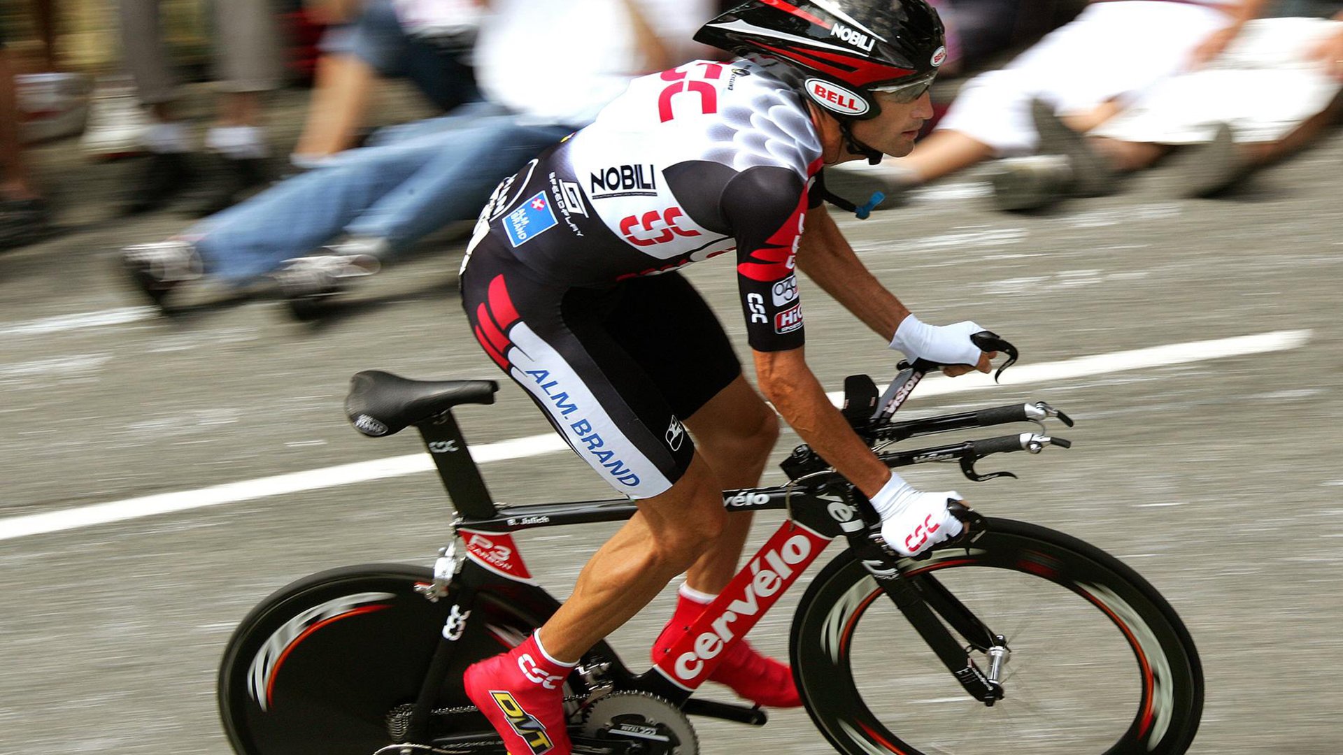 开云体育中国-德里赫特爆发！AC米兰踏平喀麦隆，一场胜利背后的足球全球化寓言