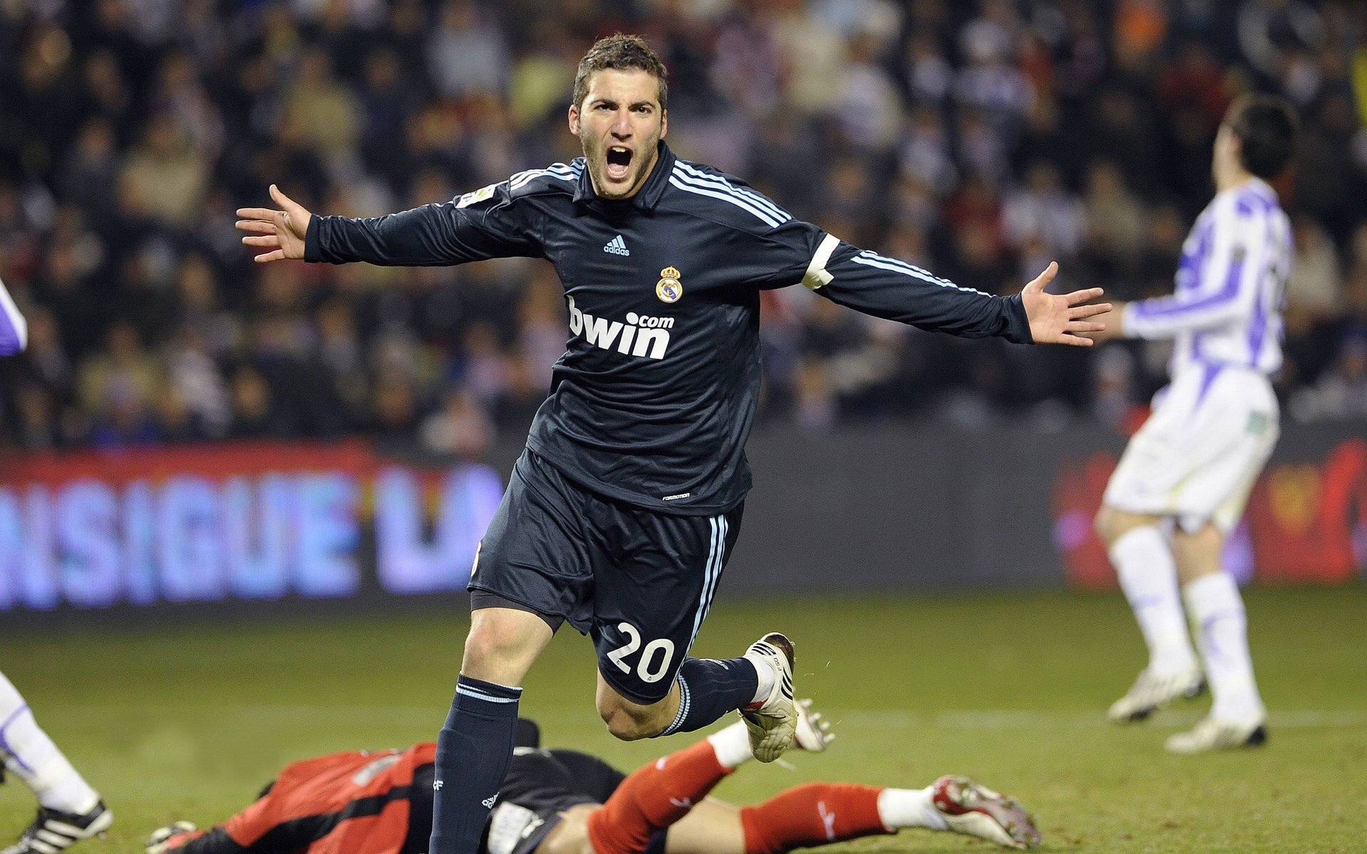 塞内加尔式绞杀，战术铁链如何锁住蓝鹰，又为莱奥点燃火焰？